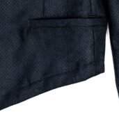 Tasca frontale Giacca Cropped Sartoriale in Alcantara nera | Juri Carissimi