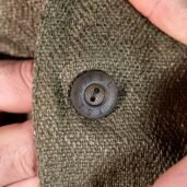 Bottone Giacca Cropped Sartoriale in Juta color Muschio | Juri Carissimi