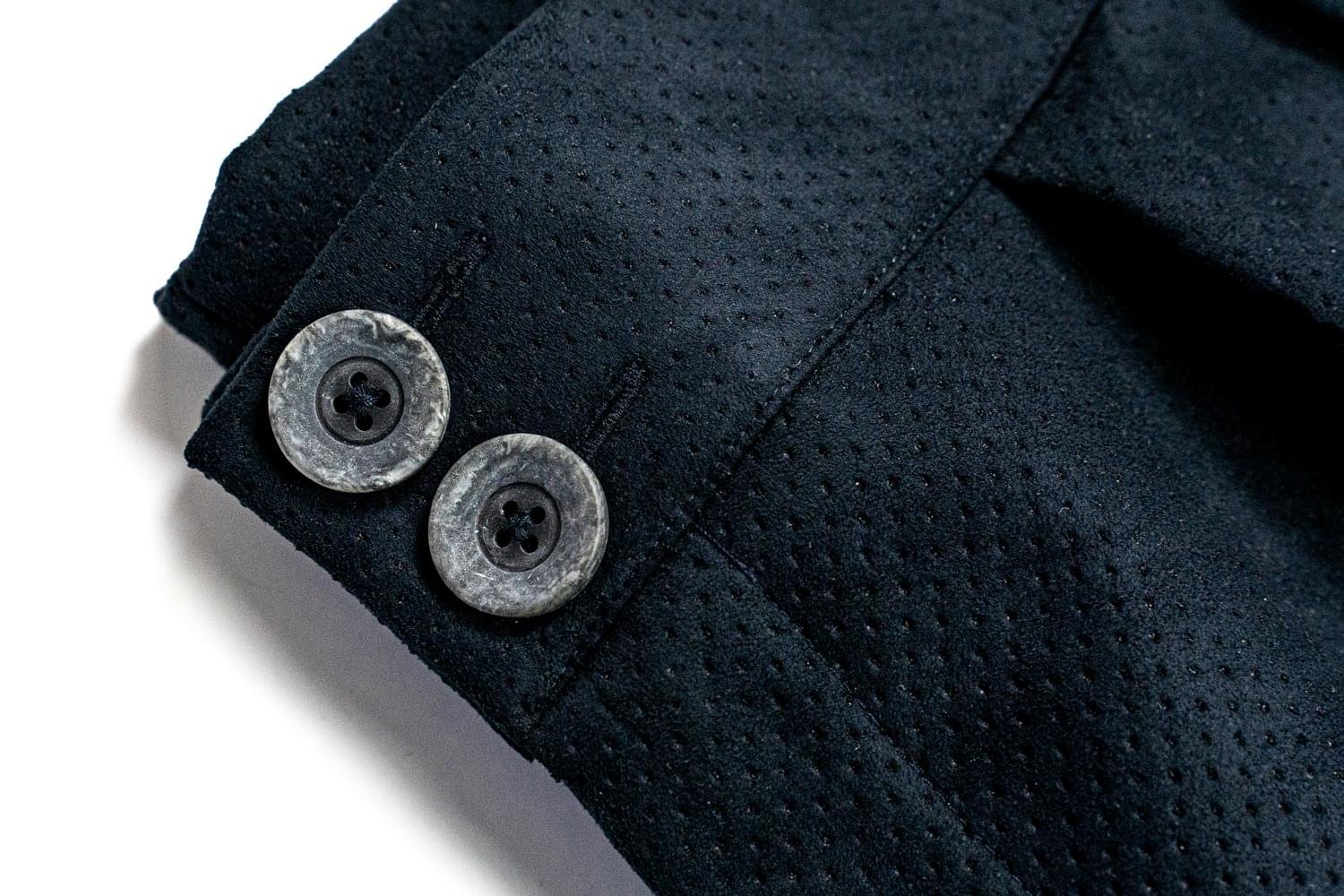 juri-carissimi-bottoni-pantalone-abito-boilerino-alcantara-nera Bottoni Pantalone Sartoriale in Alcantara nera | Juri Carissimi