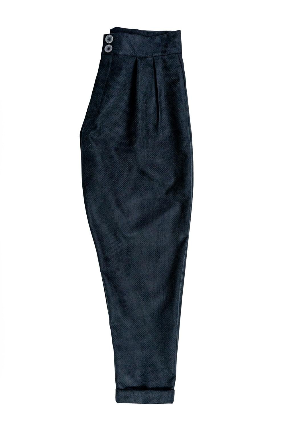 juri-carissimi-pantalone-abito-boilerino-alcantara-nera Pantalone Sartoriale in Alcantara nera | Juri Carissimi