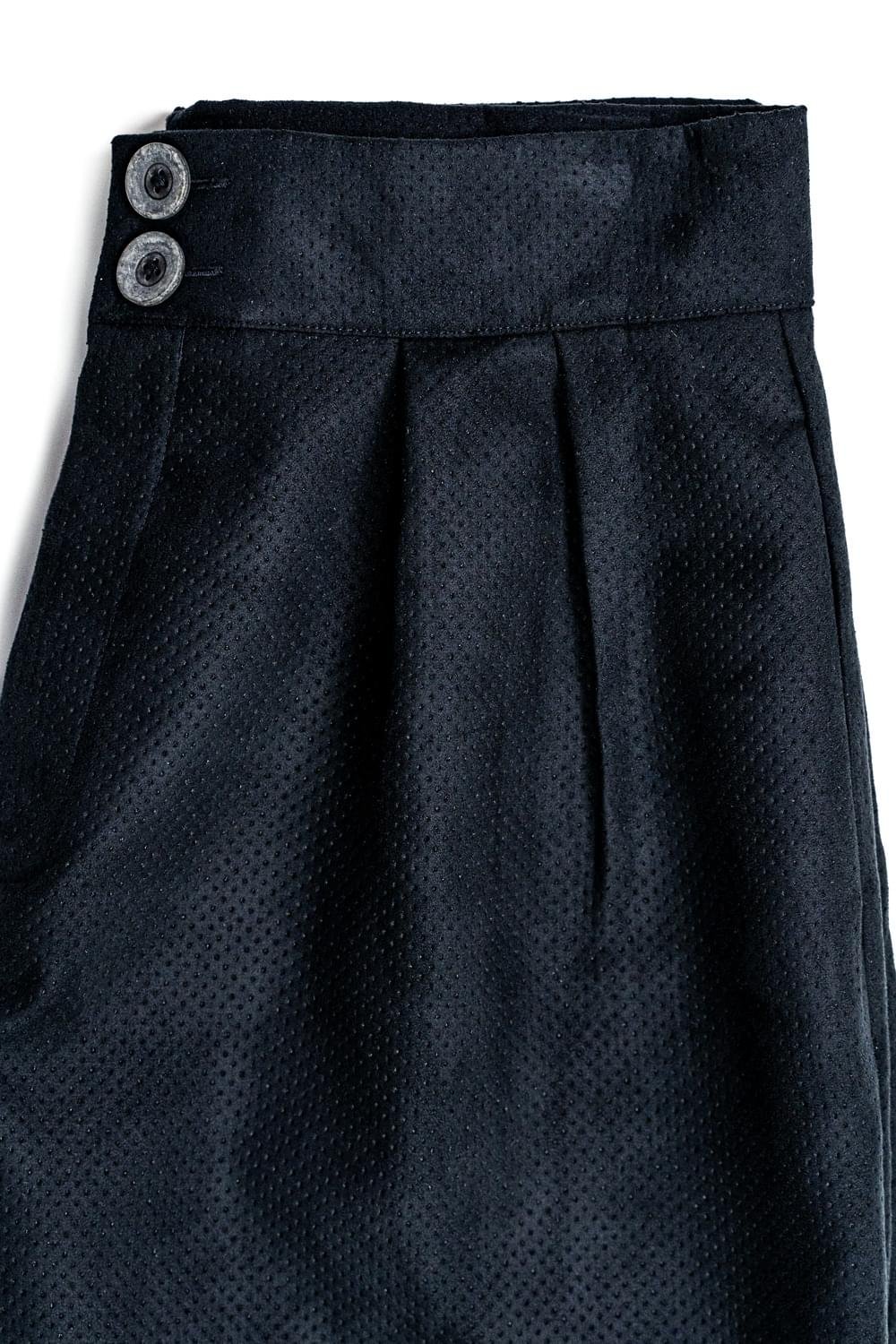 juri-carissimi-pence-pantalone-abito-boilerino-alcantara-nera Dettaglio pence Pantalone Sartoriale in Alcantara nera | Juri Carissimi