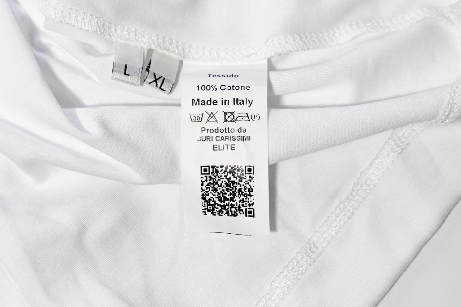 juri-carissimi-t-shirt-oversize-bianca-cotone-label juri-carissimi-t-shirt-oversize-bianca-cotone-label