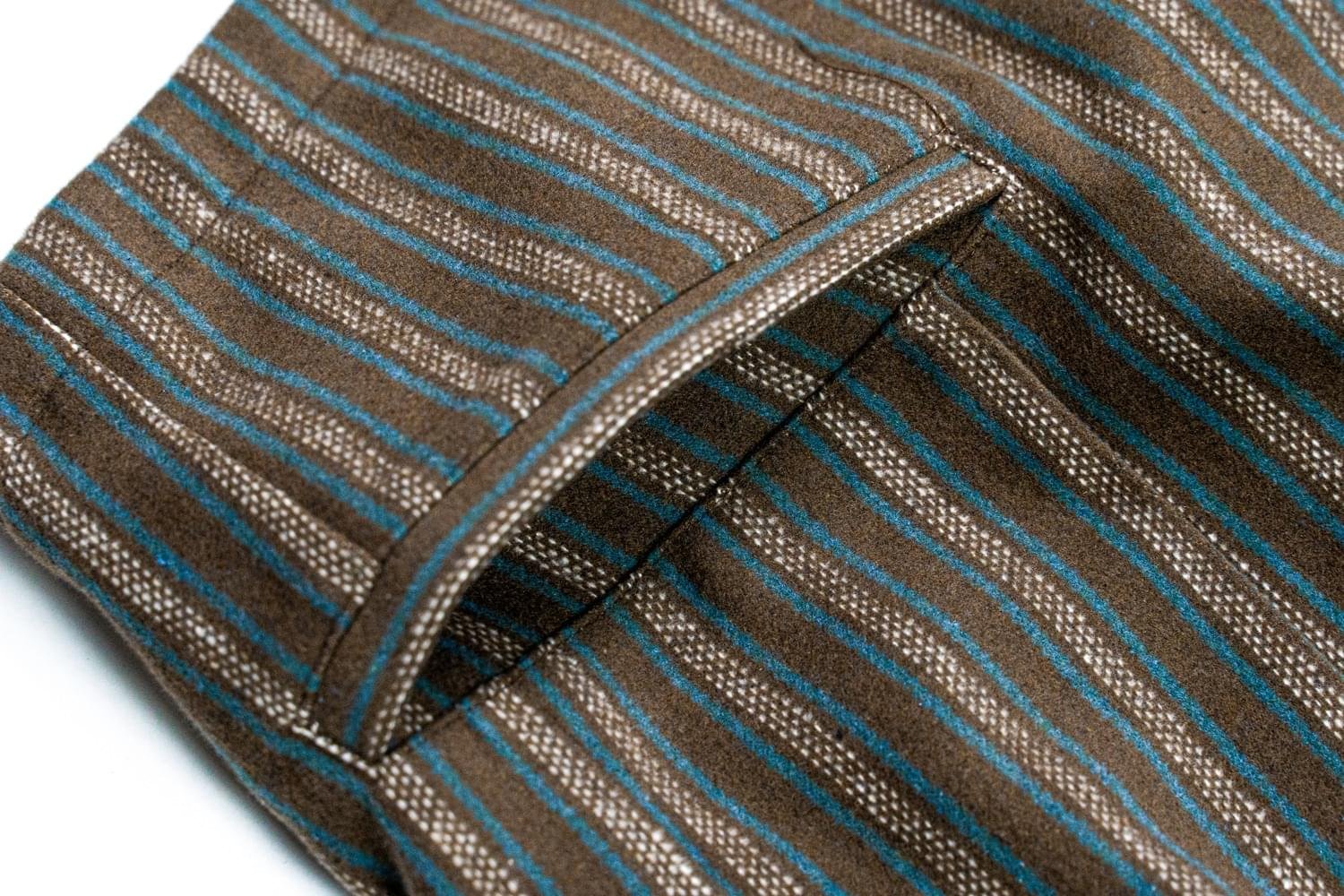 juri-carissimi-tasca-inferiore-aperta-giacca-abito-boilerino-sofa Tasca frontale Giacca Cropped Sartoriale Sofa | Juri Carissimi