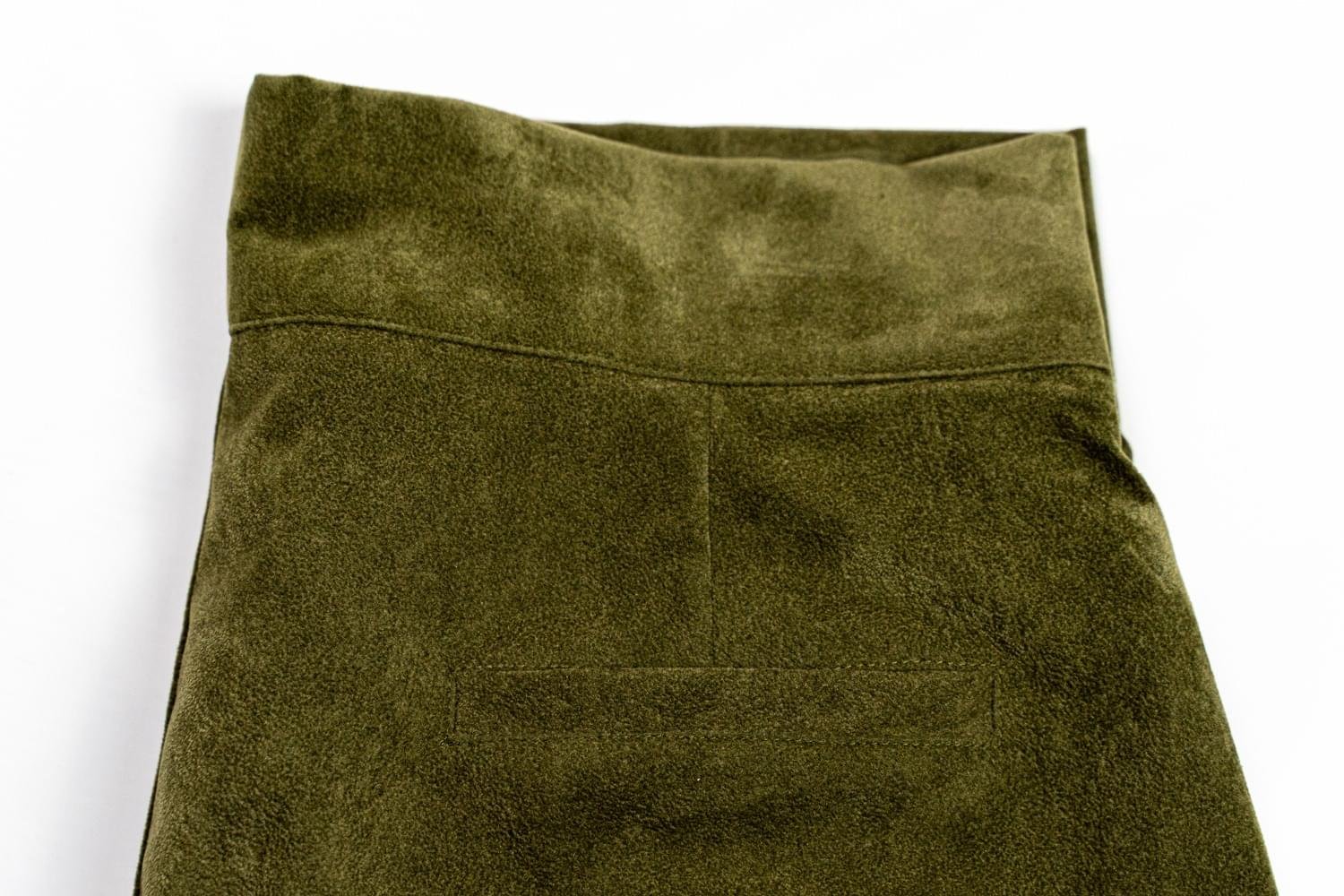 juri-carissimi-tasca-posteriore-pantalone-abito-rever-moss juri-carissimi-tasca-posteriore-pantalone-abito-rever-moss